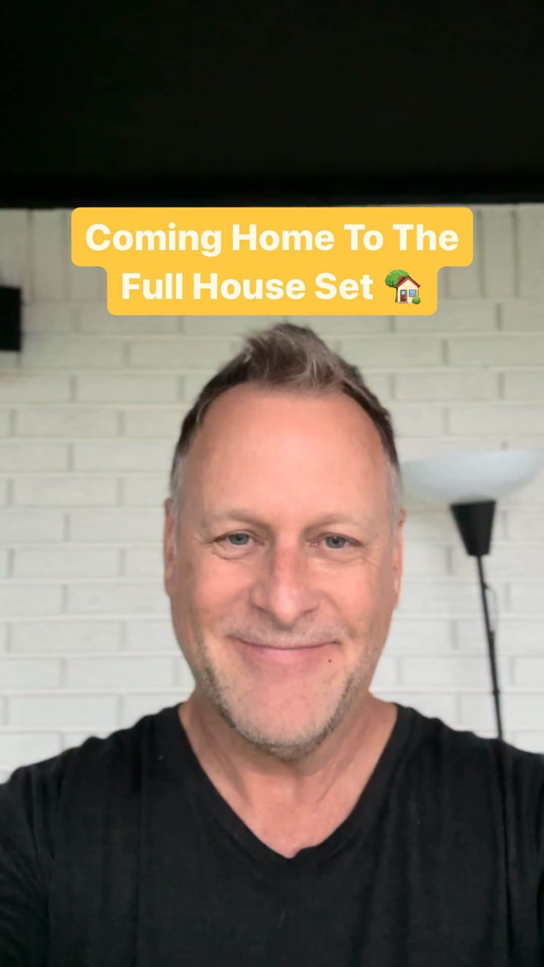 デイブ・クーリエのインスタグラム：「#FullHouseFunFact: There’s no feeling like coming home 🏡 Stage 24 will always have a special place in our hearts!   #fullhouse #fullerhouse #warnerbrothers #davecoulier #joeygladstone」