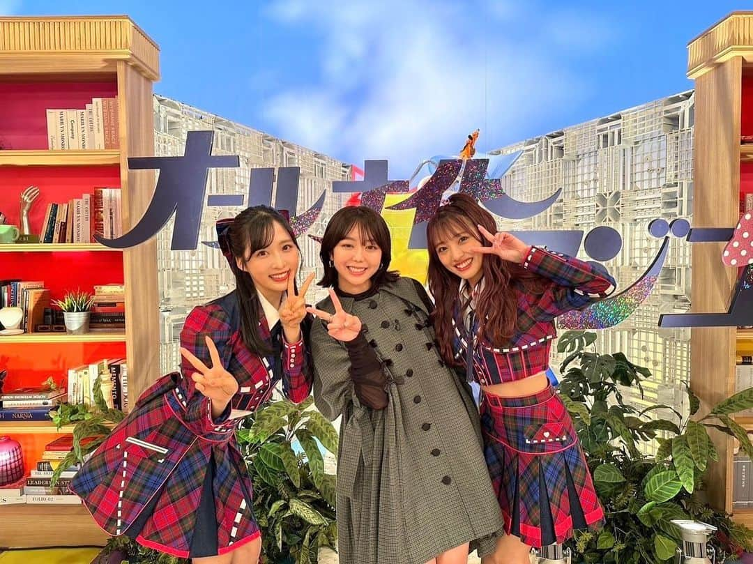 AKB48 Officialさんのインスタグラム写真 - (AKB48 OfficialInstagram)「フジテレビ「オールナイトフジコ」🎙️🌃✨ ⁡ 「アイドルなんかじゃなかったら」披露🎤 いかがでしたか🎀💫 スタジオにも生出演させていただきました🗣️💞 収録後にみぃちゃんとも📸🩵 ⁡ 遅くまで観てくださったみなさん ありがとうございました🙏🩷 見逃し配信もぜひ観てくださいね👀⚡️ ⁡ ★出演メンバー★ 前列左から #佐藤綺星 @__aiichan.17  #山内瑞葵 @zukky_48  #小栗有以 @yuioguri_1226  #本田仁美 @10_hitomi_06  #村山彩希 @yuiri_murayama_1st ※写真集アカウント ⁡ 中央列左から #岡部麟 @beristagram_1107  #向井地美音 @___mion.m  #千葉恵里 @eriierii_1027  #倉野尾成美 @noochan_1108  #柏木由紀 @yukikashiwagi_official  #長友彩海 @ayami.n_48  ⁡ 後列左から #下尾みう @miumiu1343  #鈴木くるみ @kurumi_akb48  #橋本恵理子 @eriko_hashimoto_  #小田えりな @odenchannn  #山﨑空 @sora_yamazaki17  ⁡ #akb #akb48 #アイドルなんかじゃなかったら #オールナイトフジコ #峯岸みなみ #みぃちゃん」9月30日 4時04分 - akb48