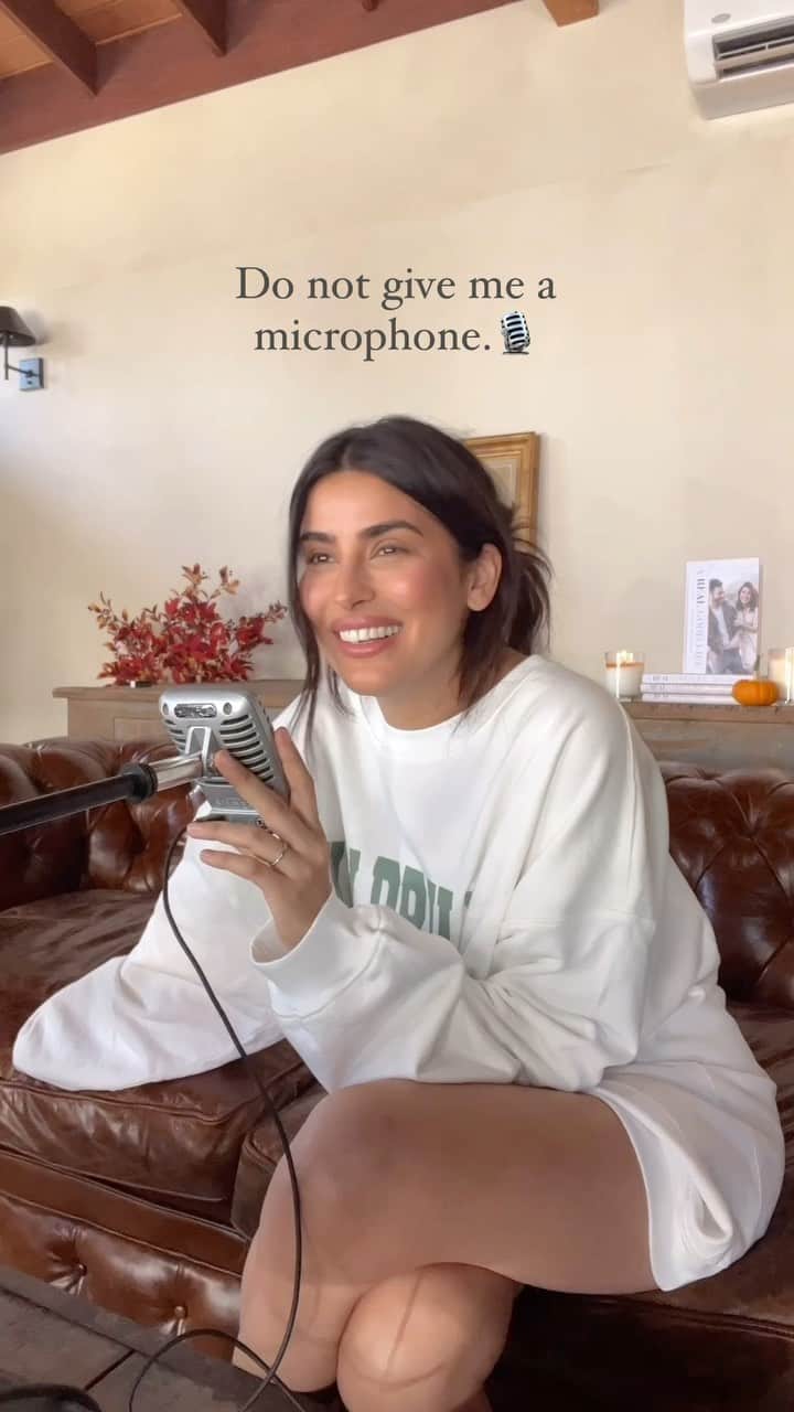 Sazan Hendrixのインスタグラム：「You’re not living unless you have moments like this LOL Lucky for you, it’s a book and not an album I’m dropping 😆 If you ordered a copy of my book hit me with that 📖 emoji! I’m excited. I’m nervous. Slightly gassy knowing WE’RE ALMOST AT THAT 10/10 RELEASE DATE!!! ✨ #nervoustoots #ARealGoodLife #sleepdeprivedmama #delirium #ineedfriends」