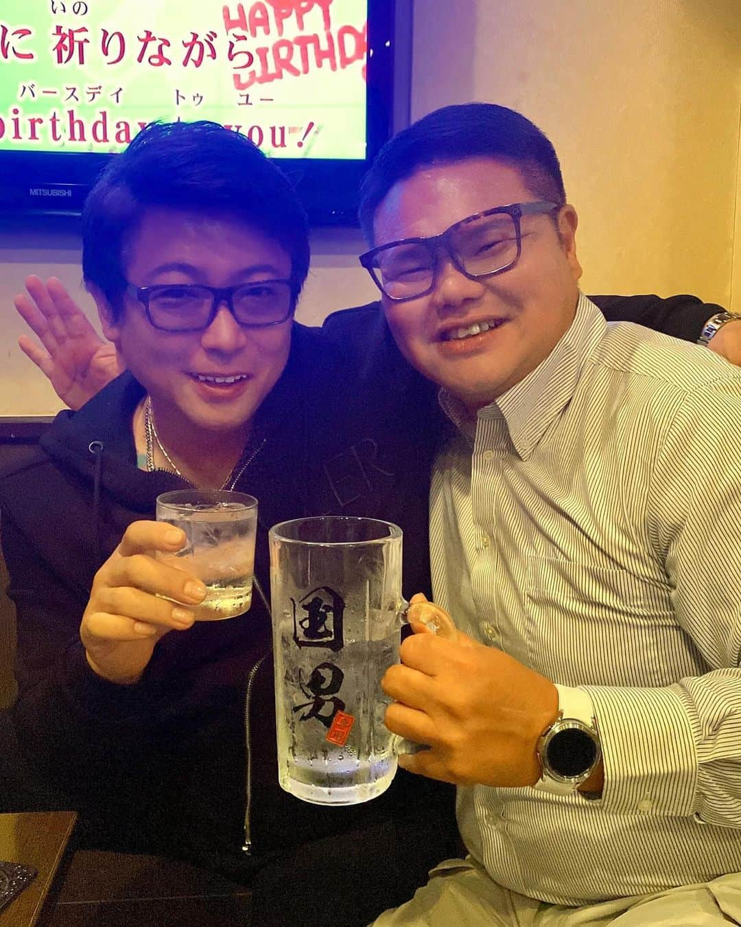 水元秀二郎さんのインスタグラム写真 - (水元秀二郎Instagram)「水元秀二郎４８歳 遂にこんな歳になりました😆 今年は自粛とあんなに言ってたのに、僕の親友【#前崎産業 】 代表　前崎国男と２人旅。 誕生日に出会った国男が、毎年誕生日にいる。本当にありがとう。 2人で久しぶりに大爆笑してストレス吹っ飛ばしました☺️ #水元秀二郎#誕生日#前崎国男#前崎産業#ルイヴィトン」9月30日 4時11分 - gangsta.hidejiro