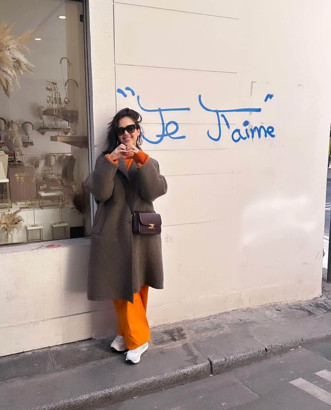 ジェシカ・アルバさんのインスタグラム写真 - (ジェシカ・アルバInstagram)「Not in Paris, but thinking about it 💭🥐✨🇫🇷 #FBF」9月30日 4時11分 - jessicaalba