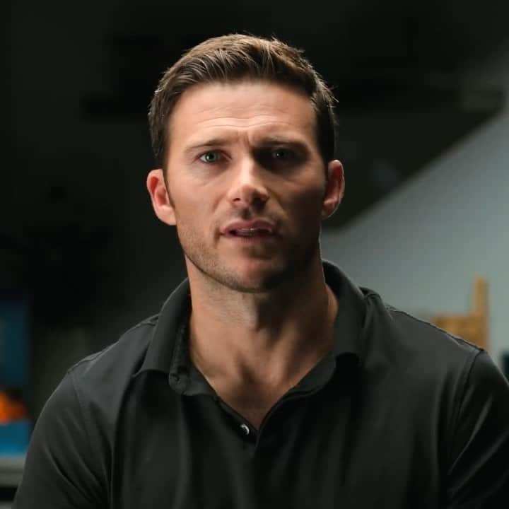 スコット・イーストウッドのインスタグラム：「I don’t usually talk about laundry,  but when I do it’s in a 1980’s PSA campaign.   Fielding a lot of DMs from your wives…….. 🤷‍♂️   @laundrysauce sauce is 🔥 🔥 🔥  Just be warned once you try it, you’ll never go back.」