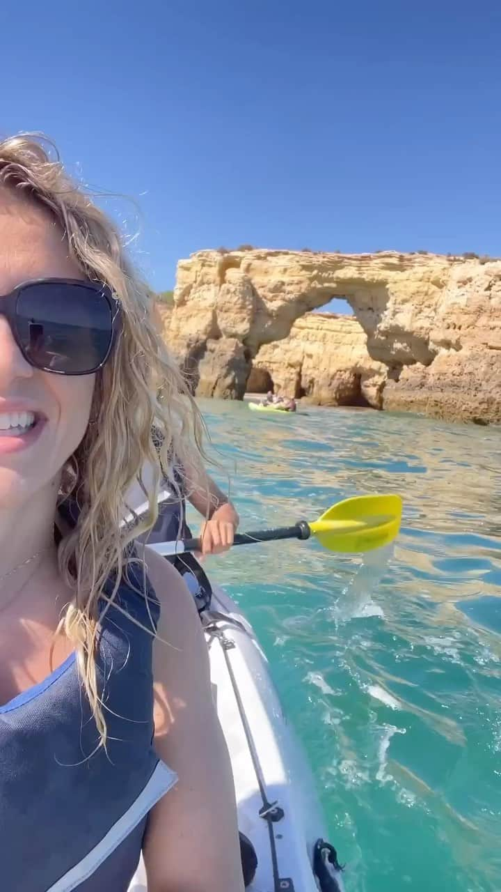 ヘレン・マロウリスのインスタグラム：「Portugal is such a wonderful place to visit 🤩  Lisbon, Benagil cave, Ponta de Piedade, Praia Dona Ana beach, Algarve region are a must, and local cuisine (especially seafood/tapas/Pastel de Nata) was delicious. People are super friendly and each region has its own vibe.   The bf survived my crazy last minute travel planning tendencies (i.e. booking accommodations and activities the day of). Love the spontaneity and freedom when traveling. 🏝  Obrigada, Portugal 🫶🏼 #travel #portugal #lagos #lisbon #algarve #benagilcave #food #vacation #relaxing #beach」