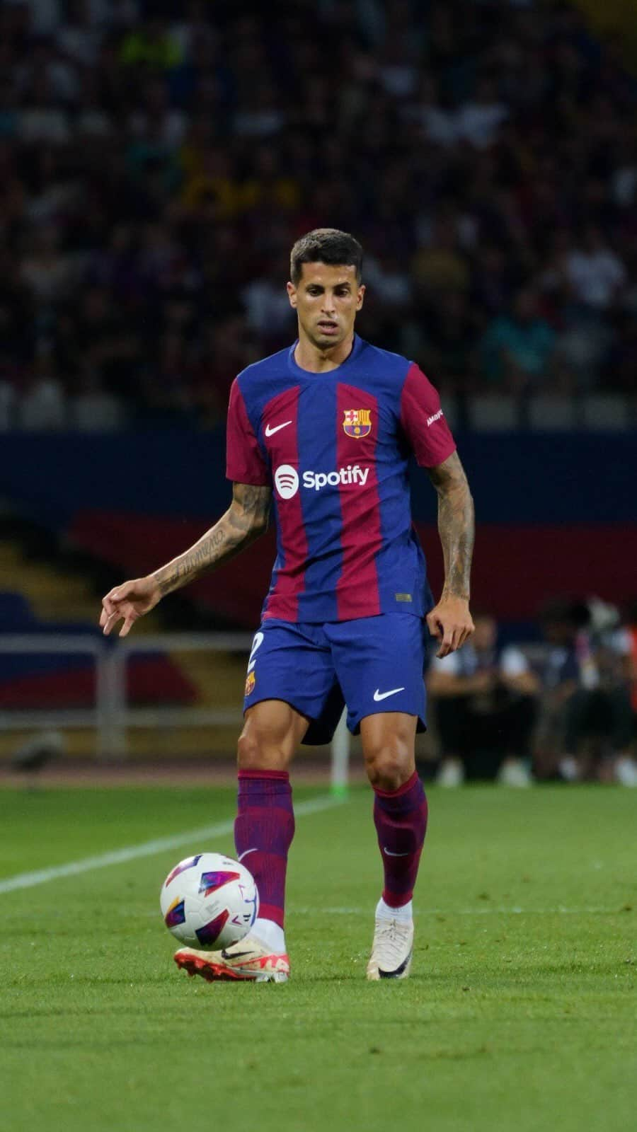 ジョアン・カンセロのインスタグラム：「JOÃO CANCELO. 🍿✨   #LALIGAEASPORTS #LALIGAHighlights #BarçaSevillaFC」