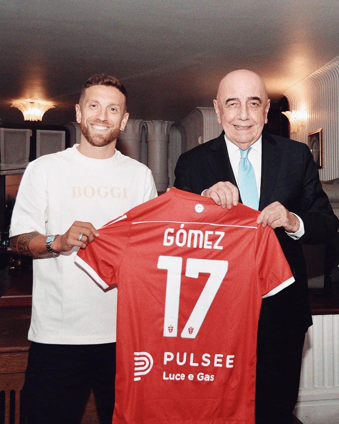 アレハンドロ・ゴメスのインスタグラム：「Un nuevo inicio ✨💪⚪️🔴  #ACMonza #WelcomePapu」