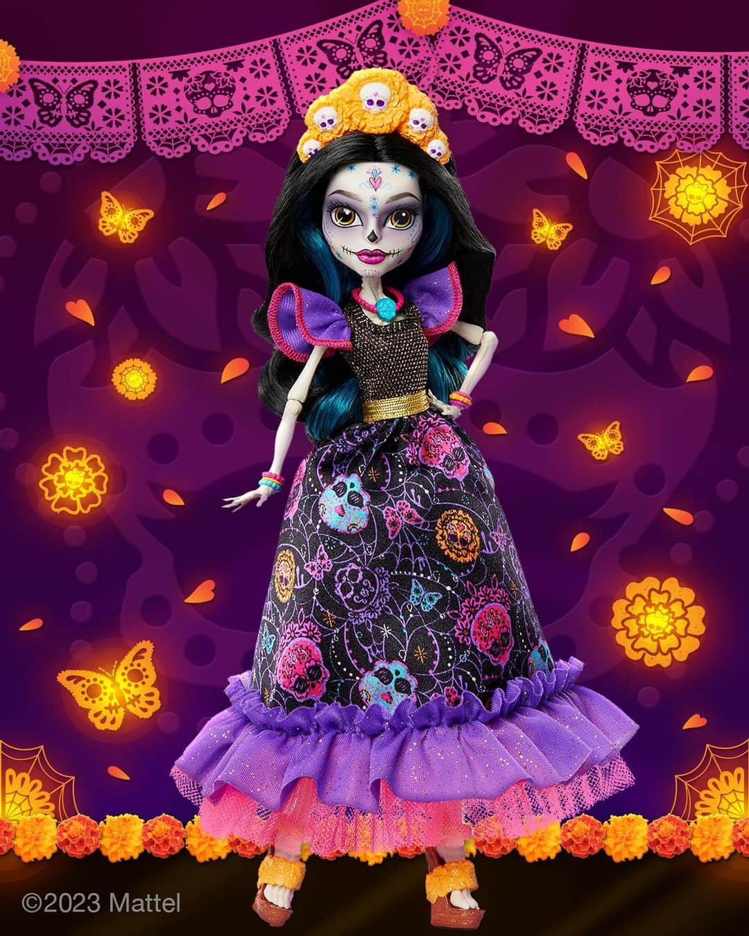 Mattelさんのインスタグラム写真 - (MattelInstagram)「@MonsterHigh's Skelita Calaveras is back just in time to skelebrate Día de Muertos! Skelita is bone-chilling in her traditional Día de Muertos gown with screamium details like monarch butterflies, spiderwebs, and sugar skulls. Available to purchase on 10/2.    #Mattel #MonsterHigh #DiadeMuertos」9月30日 4時59分 - mattel