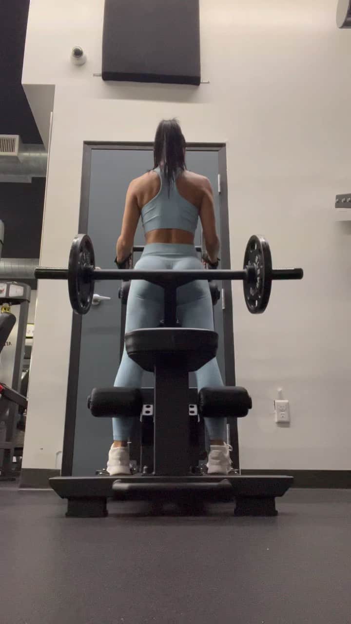 Melissa Risoのインスタグラム：「Today I used a new Booty machine and I’m obsessed! 😎👌」