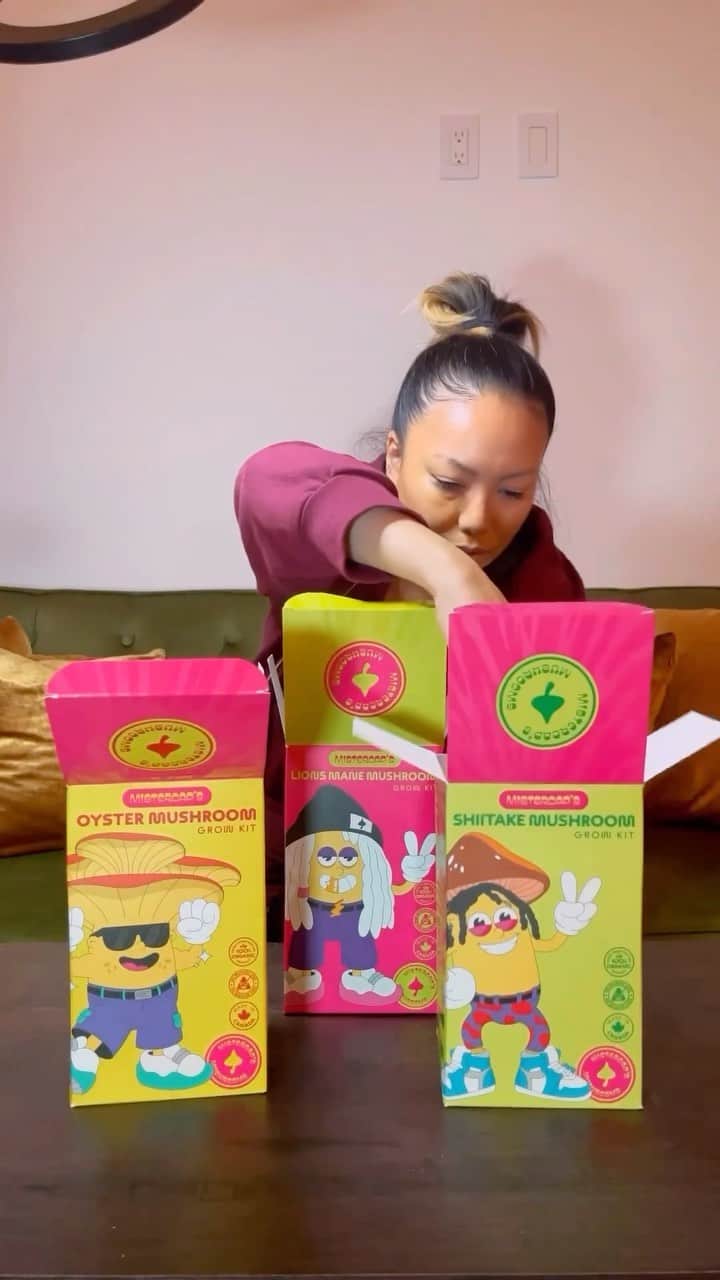 のインスタグラム：「ASMR unboxing with @Catouellette 🍄📦 Have you ordered your grow kit yet? mistercap.com for more!」