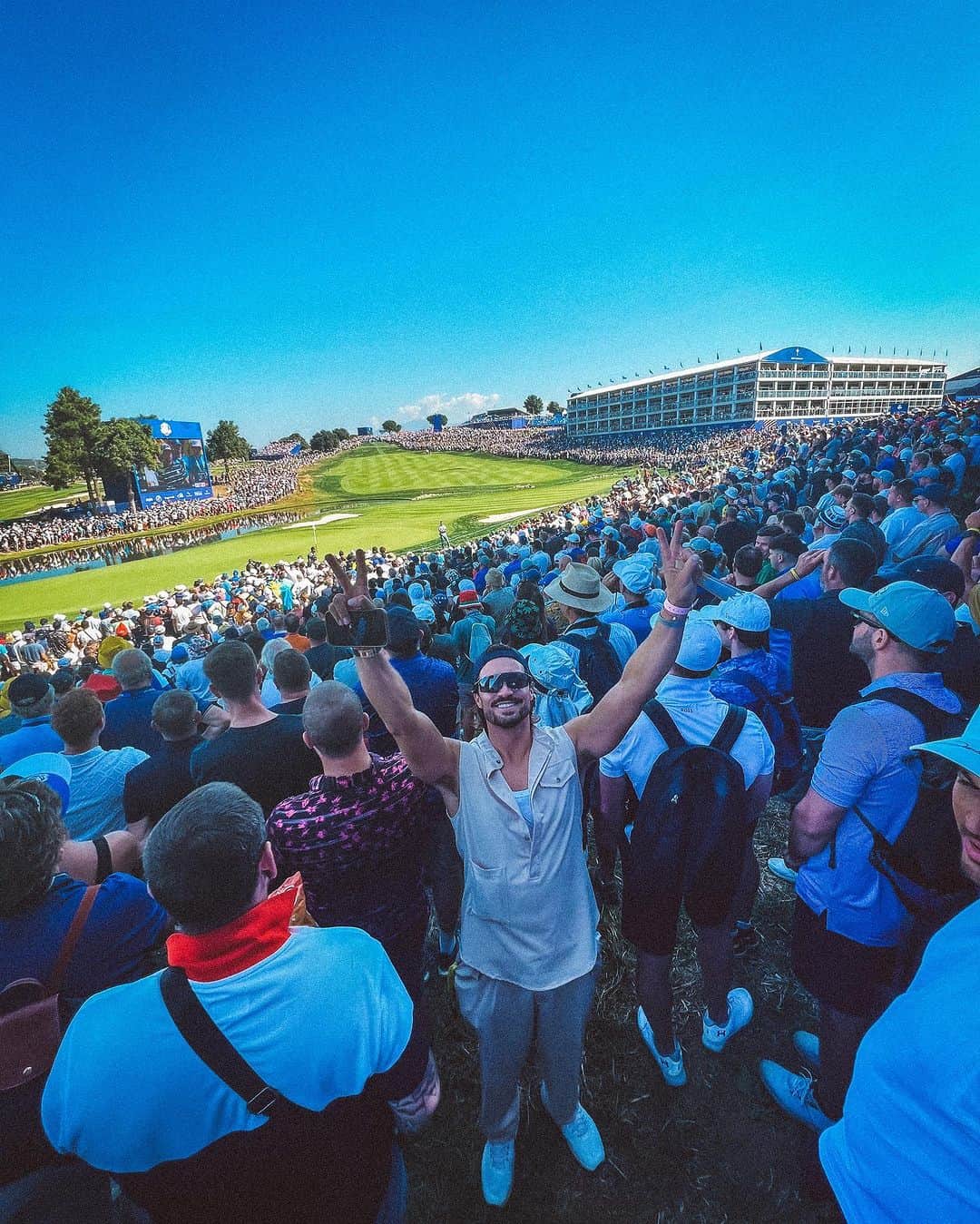 Mariano Di Vaioのインスタグラム：「What a first day at the @rydercupeurope 😍 @marcosimonegolf @callawaygolfeu @rolex @lavinia_biagiotti」