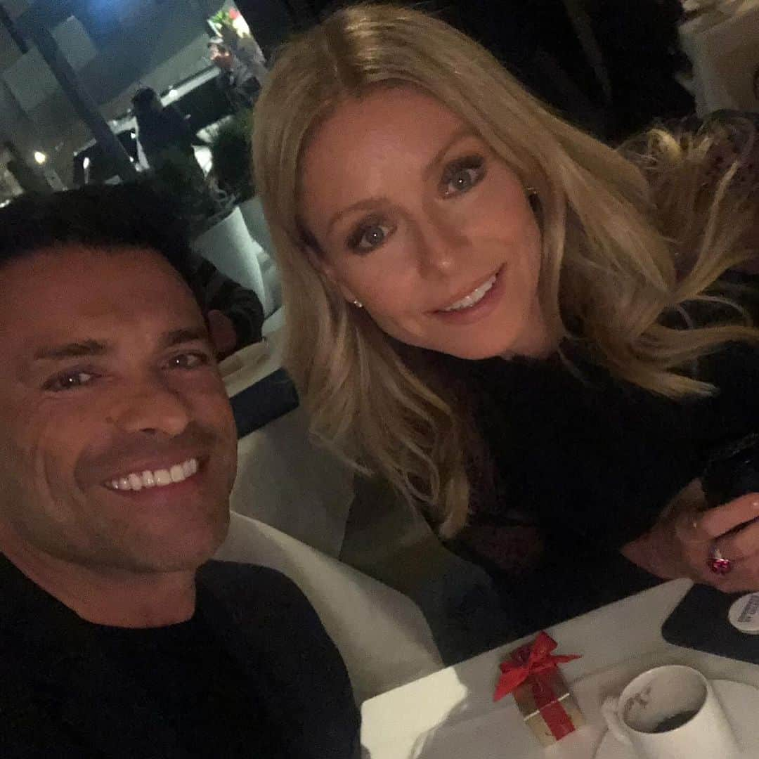 ケリー・リッパさんのインスタグラム写真 - (ケリー・リッパInstagram)「We coffee, internationally ☕️ #internationalcoffeeday」9月30日 5時24分 - kellyripa