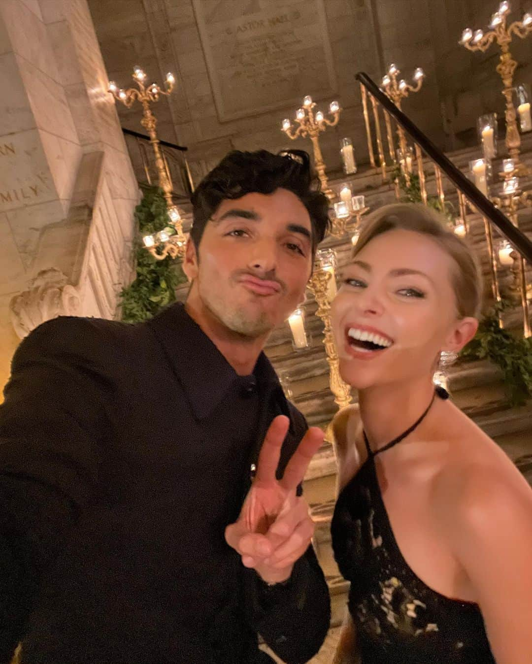 アナソフィア・ロブさんのインスタグラム写真 - (アナソフィア・ロブInstagram)「Last night’s #AlbieAwards were unforgettable. Thank you to the @clooneyfoundationforjustice  and @charlottetilbury for having me.  The night celebrated  heroes @truth_hounds @tlhr.ig @scmsyriancenter and @panzifoundation in their fight for justice. It’s harrowing learning about the atrocities they face, but I am beyond inspired by their relentless and hopeful spirits. There is so much tragedy in our world but, in the words of Ms Angela Davis “It is in collectivities that we find reservoirs of hope and optimism”.  Please follow these organizations and support their justice work.」9月30日 5時42分 - annasophiarobb