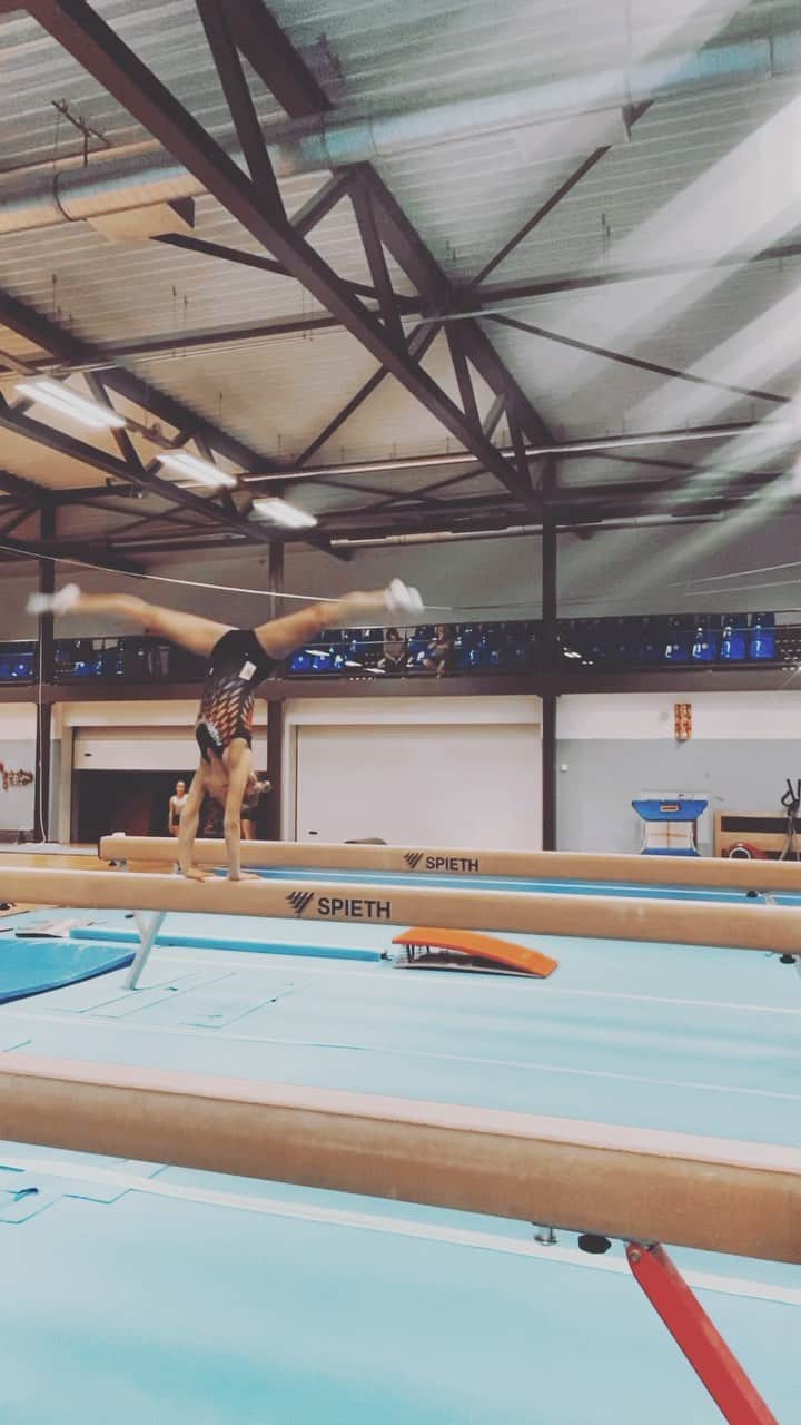 リーケ・ウェイファースのインスタグラム：「🧡💆🏼‍♀️」