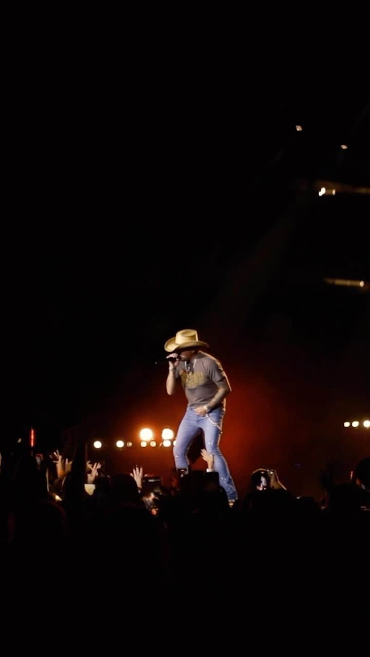 ジェイソン・アルディーンのインスタグラム：「Thanks for rockin’ with us. West Coast let’s keep the party going! 🤘🏼」