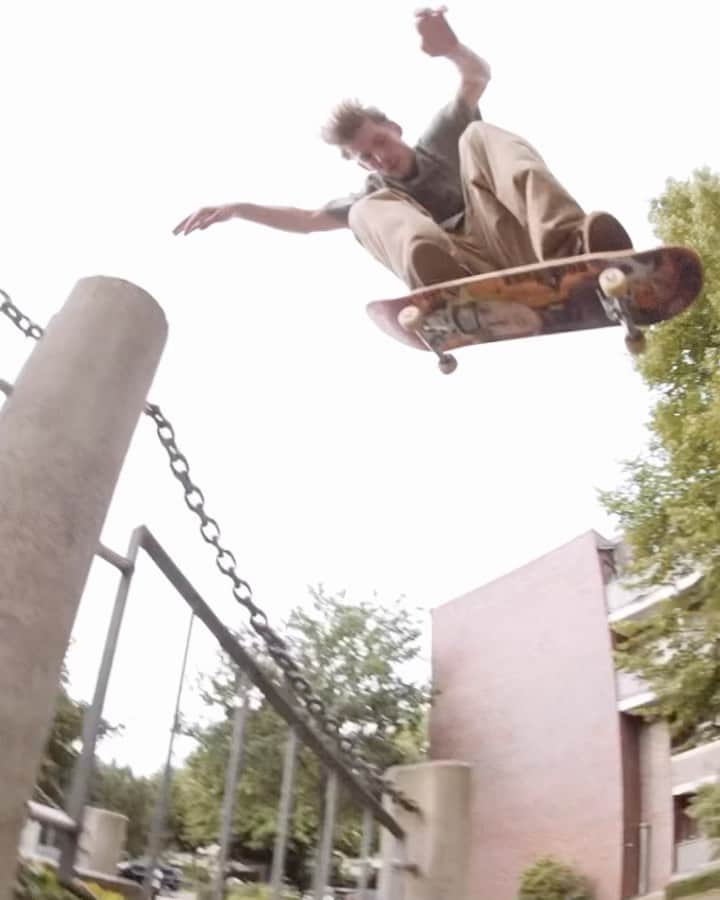 adidas Skateboardingのインスタグラム：「/// 15 Skaters, 5 Cities - “YOU KNOW THE VIBES” now playing on @pocketskatemag. Link in bio.  🎥 @torstenfrank  #adidasSkateboarding #PocketSkateMag」