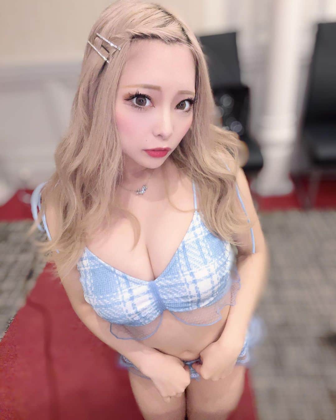 ありえのインスタグラム：「💙💖💙💖💙 : 今日はだめだめの日だったなあー １回このモードに入ると立ち直れないから 困ったもんだ。  . .  #バーレスク大阪 #バーレスク東京 #バーレスク大阪ありえ #北新地 #インスタ映え #ホスト  #韓国メイク  #童顔女子  #実物とは異なります   #burlesqueosaka  #burlesquetokyo」