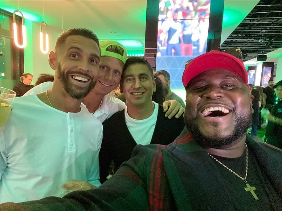 ジェフ・キャメロンさんのインスタグラム写真 - (ジェフ・キャメロンInstagram)「Great night in the big 🍎! Thank you to the amazing @icnclst team, @theresa_tran & @easportsfc for a badass event!」9月30日 6時43分 - geoffcameron