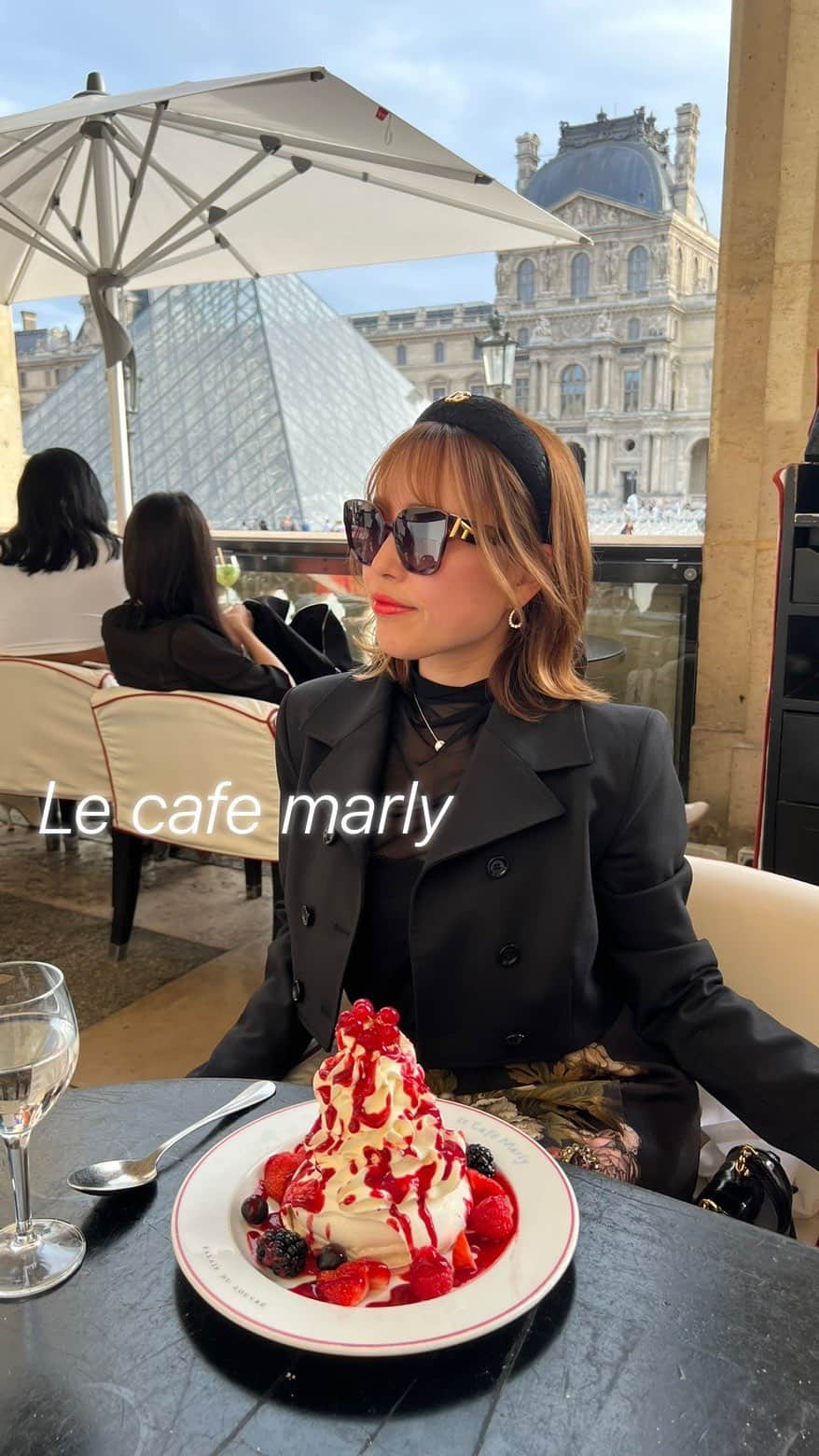 カリスマゆきちゃんのインスタグラム：「. Le cafe marly Paris♡  ____________________________ #Lecafemarly #paris #lecafemarlyparis #paristravel」