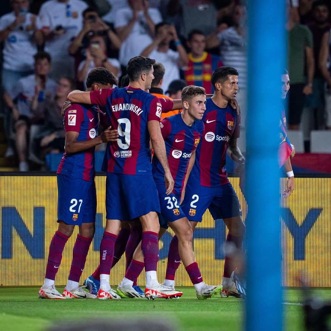 ロベルト・レヴァンドフスキさんのインスタグラム写真 - (ロベルト・レヴァンドフスキInstagram)「3 points! 💪🏻  @fcbarcelona」9月30日 6時42分 - _rl9