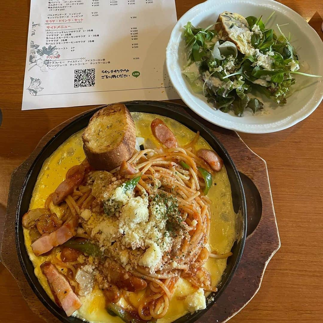 柏木陽介さんのインスタグラム写真 - (柏木陽介Instagram)「岐阜飯。  おかだ屋。  スパゲティーという響きもまた最高やね。  鉄板ナポリタンが有名なお店で鉄板ナポリタンをいただきました。  昔ながら感もあるナポリタンなんやけど、麺のもちもち感がたまらなく最高でした。  他のスパゲティーも美味しそうすぎたから、今度は違うやつにしよー。  みなさんもぜひ。  #岐阜飯#おかだ屋#スパゲティー」9月30日 6時51分 - yosuke_kashiwagi