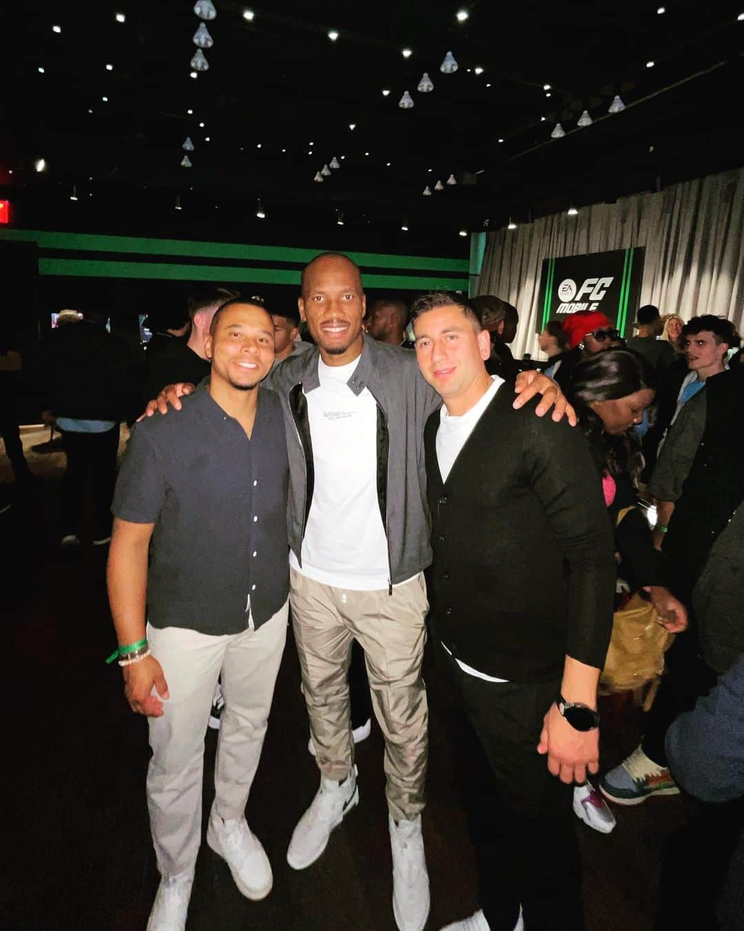 ジェフ・キャメロンさんのインスタグラム写真 - (ジェフ・キャメロンInstagram)「Had an unbelievable time at the @easportsfc NYC clubhouse launch event. Go get #FC24 and play now! @ea and the entire team at @icnclst brought so many great people together in the “clubhouse” which truly felt like a house party full of fun and excitement while playing the new @easportsfc 🎮 ⚽️ game.」9月30日 6時48分 - geoffcameron