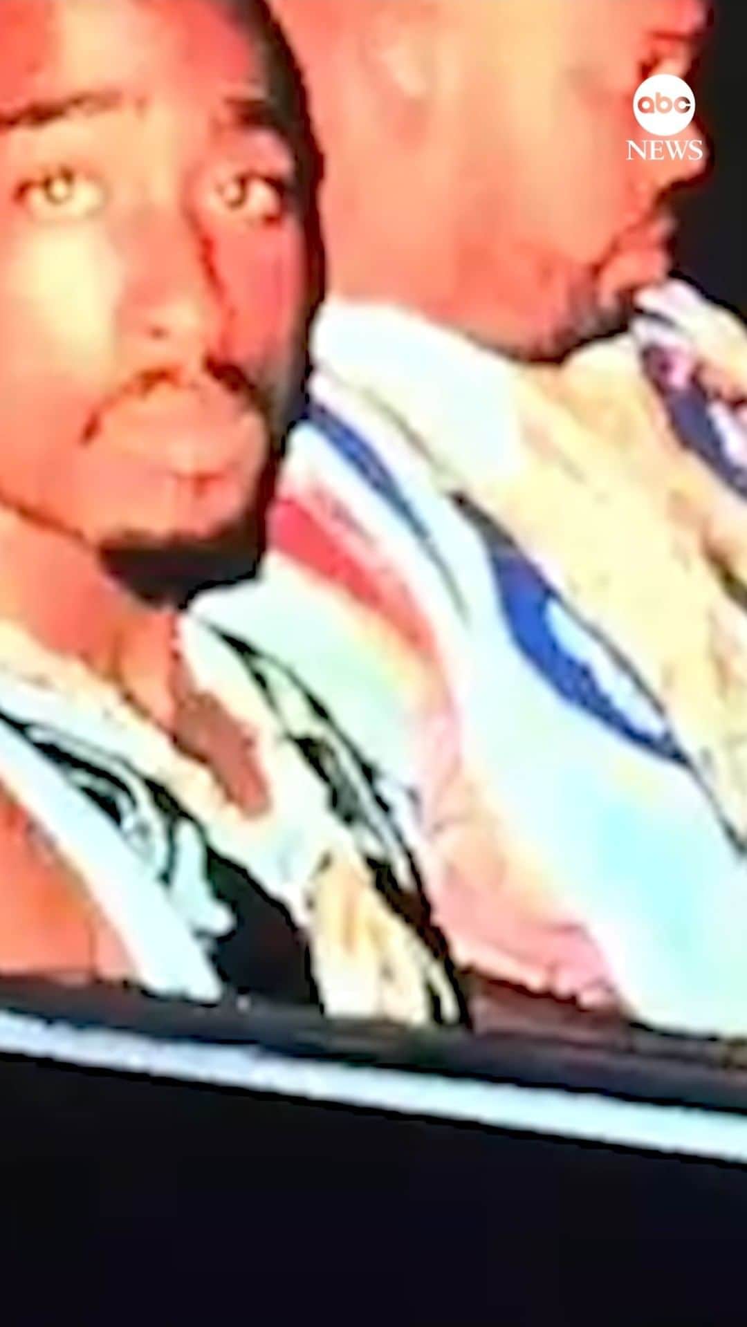 ABC Newsのインスタグラム：「Duane Keith Davis has been indicted on a murder charge in connection with the shooting of Tupac Shakur, who was killed during a drive-by in Las Vegas in 1996.  Davis was indicted on one count of open murder with use of a deadly weapon with a gang enhancement.  The suspect is expected to appear in court in the coming days.  Read more at the link in bio.」