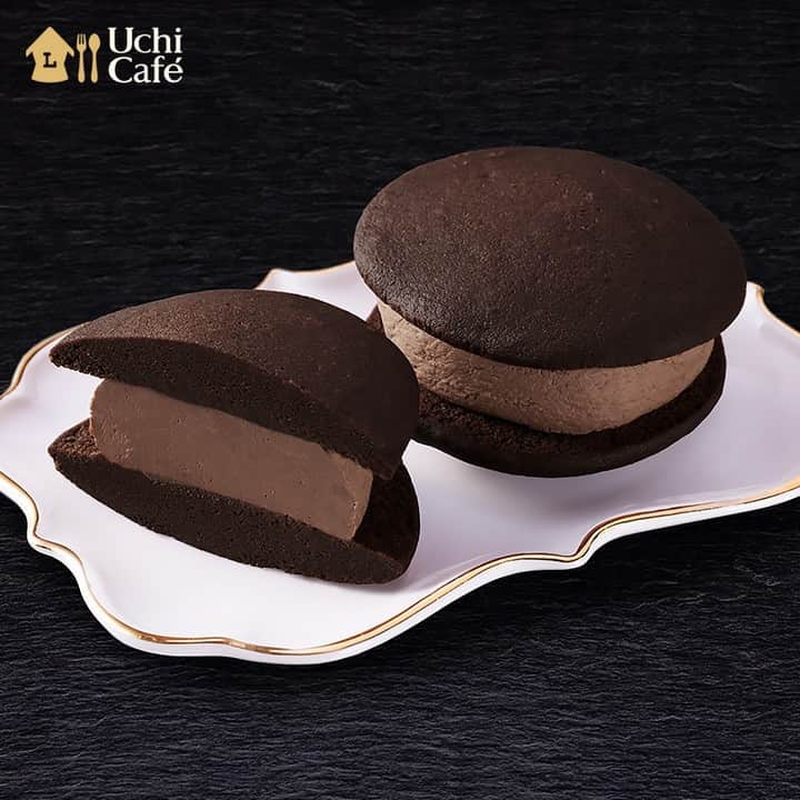 ローソン のインスタグラム：「#クリームがおいしいお店 、ローソンの新作スイーツ「特濃ショコラサンド」が発売中！ もう食べましたか♪感想をコメントで教えてください(^^) . 「Uchi café 特濃ショコラサンド」 . #ローソン #ミルふわるショコふわる #ウチカフェ」