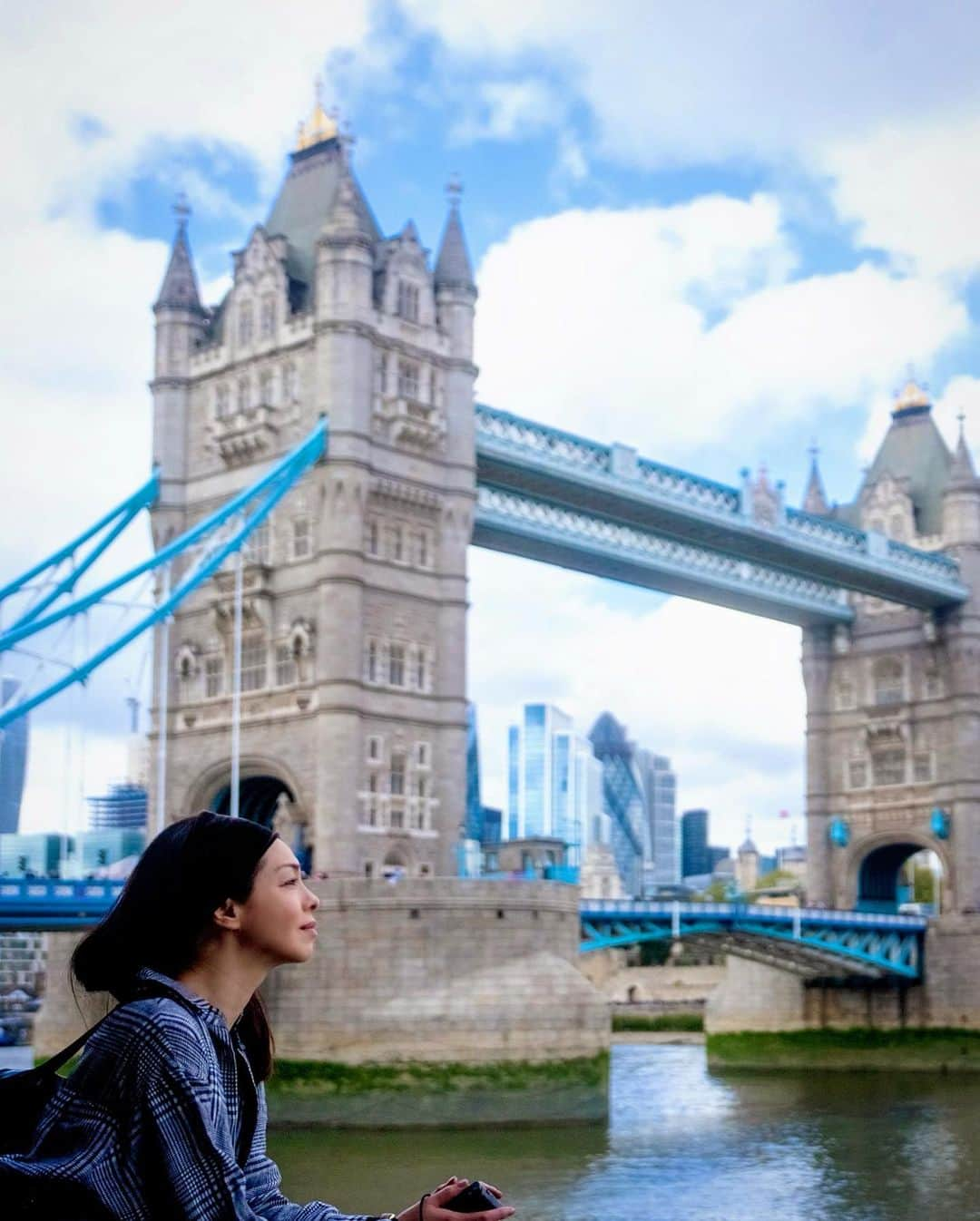 川原亜矢子のインスタグラム：「バトラーズ・ワーフを訪ねて🚶‍♀️ #london #butlerswharf #greatbritain #travel #ロンドン #旅行 #タワーブリッジ」