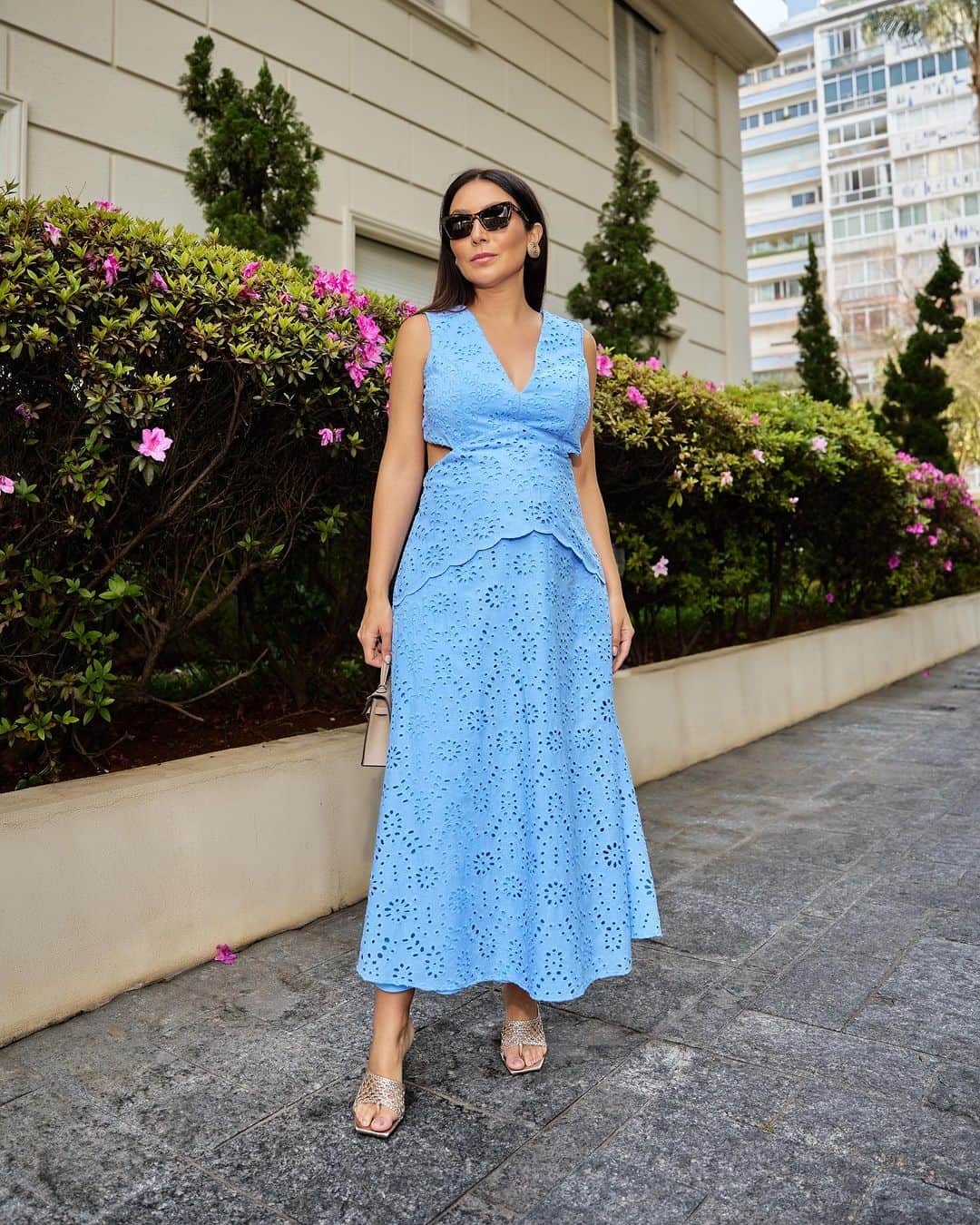 Lalá Noletoのインスタグラム：「Mãe de menino 💙 Tudo azul por aqui! Meu look @store_dot 💙 A delicadeza da laise e os recortes estratégicos . Tudo muito muito feminino 💙」