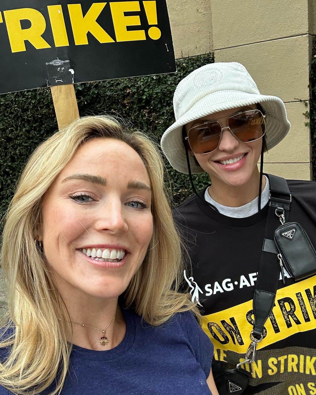 ケイティ・ロッツのインスタグラム：「Such a huge congratulations to the WGA for standing their ground and getting a fair deal. SAG goes back to the table next week and hopefully does the same! #sagaftrastrong」