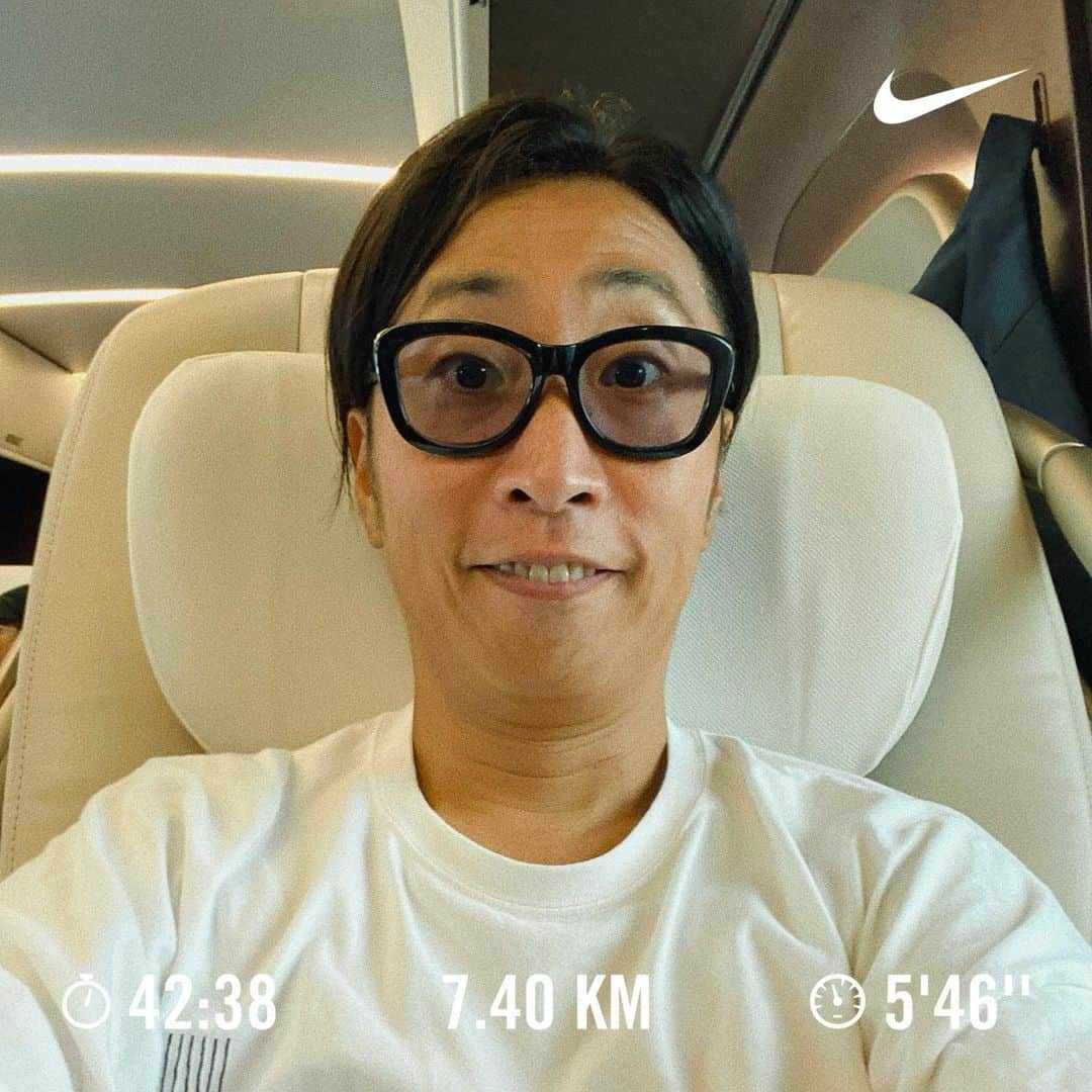 ゆってぃさんのインスタグラム写真 - (ゆってぃInstagram)「🏃‍♂️🏃‍♂️🏃‍♂️💨  今月も無事（暇）100kラン終了！  ①初めて乗ったグランクラスの人😎 ②よしおと仕事の合間に美幌町でパフェ ③マルコポロリの収録をこの芸人夫婦チームで ④バリ3TVでキネマ倶楽部でDJ。改めてMOJAさんの盛り上げ上手に感服 ⑤久々に事務所ライブ出て、朝まで飲んだ帰りのマミィ酒井さんと ⑥この日は久々にまりえさんとか色んな人達と🍺で、最後に夫婦でチャーべさんと📸 ⑦偶然本当に久々に中田浩二氏と会って、カミナリのYouTube見た事を伝える。そこかよ！ ⑧近所でまた美味しい焼肉屋さん発見。この街の焼肉屋さんは美味しい！ ⑨トンツカタンとして扱われるのも慣れてきた ⑩スワローズ荒木選手今季限り。長い間お疲れ様でした！  9月は仕事で結構色んな所に行った気がする。気がするだけかもしれないけど！100kラン仲間 @norihakaihayabusa も毎月お疲れ様！  #ゆってぃ #ワカチコ #人力舎 #running  #ランニング #グランクラス #小島よしお #マルコポロリ #バリ3TV #ザマミィ #chabe #中田浩二 #焼肉 #トンツカタン #荒木貴裕 #swallows」9月30日 7時53分 - yutty52_yuta