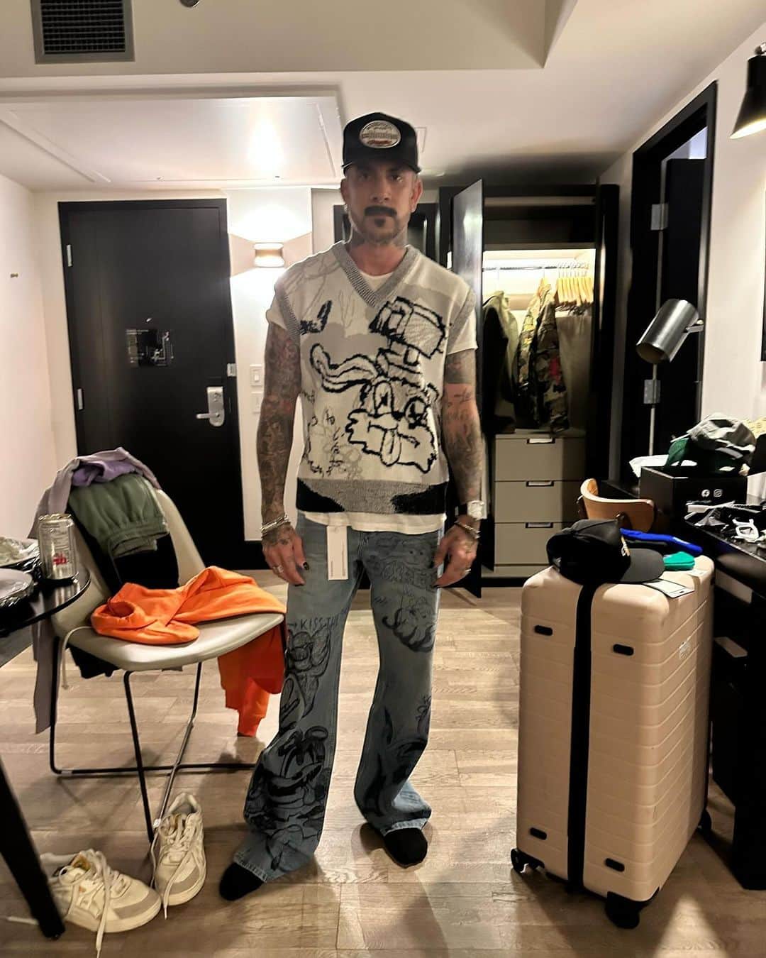 A.J.のインスタグラム：「What an amazing time in Montreal these past few days promoting @thefashionherotv season 3! Also big shoutout to @domrebel for the epic new clothes! #ajformayor #nomorecones! #newmayorofmontreal ! Haha!」