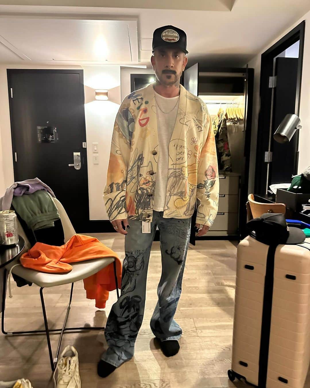 A.J.さんのインスタグラム写真 - (A.J.Instagram)「What an amazing time in Montreal these past few days promoting @thefashionherotv season 3! Also big shoutout to @domrebel for the epic new clothes! #ajformayor #nomorecones! #newmayorofmontreal ! Haha!」9月30日 7時47分 - aj_mclean