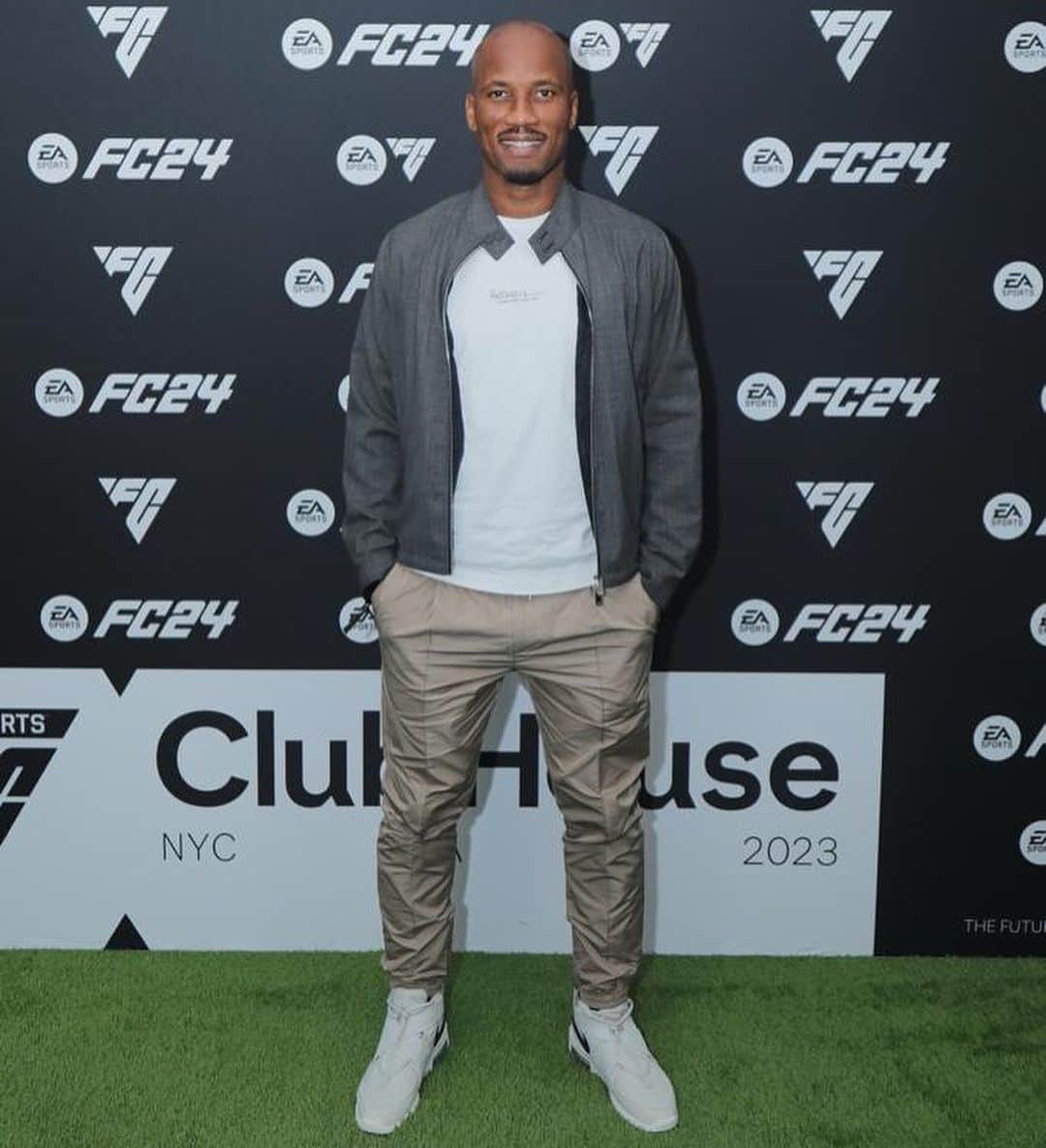 ディディエ・ドログバのインスタグラム：「Loved playing #FC24 at the @easportsfc NYC Clubhouse with my guys @jalenbrunson1 @jhart @bas」