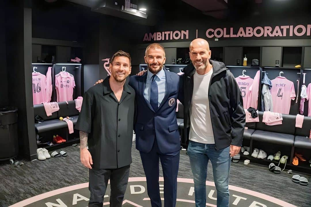 リオネル・メッシのインスタグラム：「@davidbeckham 🤝 @zidane」