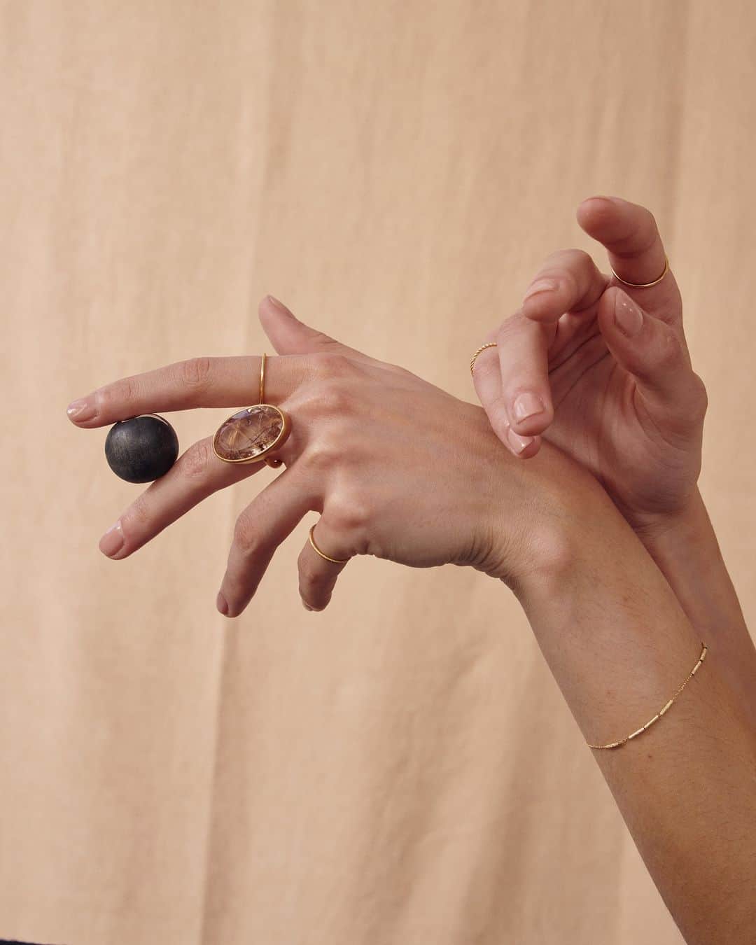MARIHA Official Instagramさんのインスタグラム写真 - (MARIHA Official InstagramInstagram)「. ゴールド一色の美しいジュエリーコーディネート。MARIHAで大変人気の高い「Earth Drops」ゴールドルチルクォーツリングに、「願い事」リングを組み合わせて潔くワントーンにまとめた手元は、ゴールドのリュクスな質感を楽しめる洗練されたコーディネート。ブラックドレスや秋冬人気のニュアンスカラーの着こなしとも相性抜群です。  (画像はイメージです。 Earth Dropsは一点物の為、店頭の商品とは異なります。)  #mariha #jewelry #天然石 #earthdrops #アースドロップス #リング #マリハ #天然石ジュエリー #mariha伊勢丹新宿店 #mariha阪急うめだ本店」9月30日 8時00分 - mariha_official