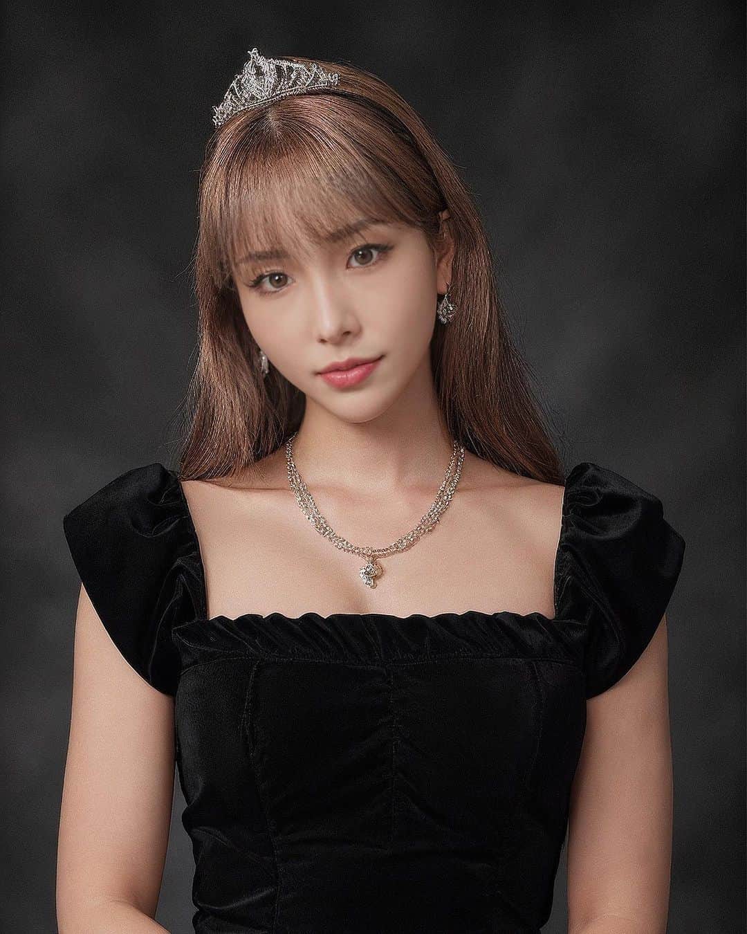 児玉アメリア彩のインスタグラム：「流行りのイヤーブック🎓 ⁡ AI系楽しいのですぐやる😇 ⁡ ⁡ ちなみにイヤーブック(yearbook)は海外での卒業文集/アルバム的なやつで 私は当時グラジュエーションまでいられなかったのでイヤーブック出られなかったのが心残り🥲 ⁡ ⁡ ⁡ #yearbook #epik」