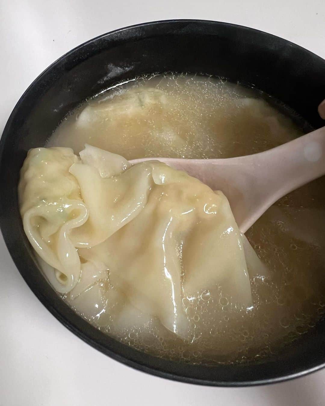 宮田綾子さんのインスタグラム写真 - (宮田綾子Instagram)「毎月恒例🍽️ SL Creationsさんのおかず🥢 黒酢餡の肉団子大好き！団子も大きくて食べ応えありました！ 今月は中華をメインに注文してみたよ🥟  SL Creationsの商品は化学的合成添加物を使用していなくて、どれも温めるだけ、オーブンで焼くだけ、和えるだけなど超簡単🍽️ 家ではなかなか難しいメニューを1人分だけとか少量でもさっと食べられるのが嬉しい♩冷凍庫にストックしてます😋 来月の注文も何にしようかなと楽しみに見てます  @slcreations_official  #slcreations #安心安全 #冷凍食品 #無添加 #slcreationsのある暮らし #PR  #簡単時短 #エスエルクリエーションズ #ごちそう冷食 #おうちごはん #レンチン #ひとりごはん #お弁当おかず」9月30日 8時12分 - ayako__miyata