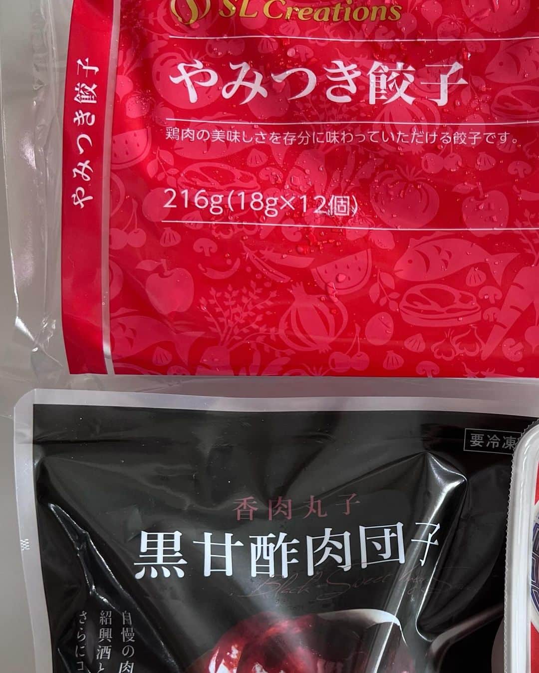 宮田綾子さんのインスタグラム写真 - (宮田綾子Instagram)「毎月恒例🍽️ SL Creationsさんのおかず🥢 黒酢餡の肉団子大好き！団子も大きくて食べ応えありました！ 今月は中華をメインに注文してみたよ🥟  SL Creationsの商品は化学的合成添加物を使用していなくて、どれも温めるだけ、オーブンで焼くだけ、和えるだけなど超簡単🍽️ 家ではなかなか難しいメニューを1人分だけとか少量でもさっと食べられるのが嬉しい♩冷凍庫にストックしてます😋 来月の注文も何にしようかなと楽しみに見てます  @slcreations_official  #slcreations #安心安全 #冷凍食品 #無添加 #slcreationsのある暮らし #PR  #簡単時短 #エスエルクリエーションズ #ごちそう冷食 #おうちごはん #レンチン #ひとりごはん #お弁当おかず」9月30日 8時12分 - ayako__miyata