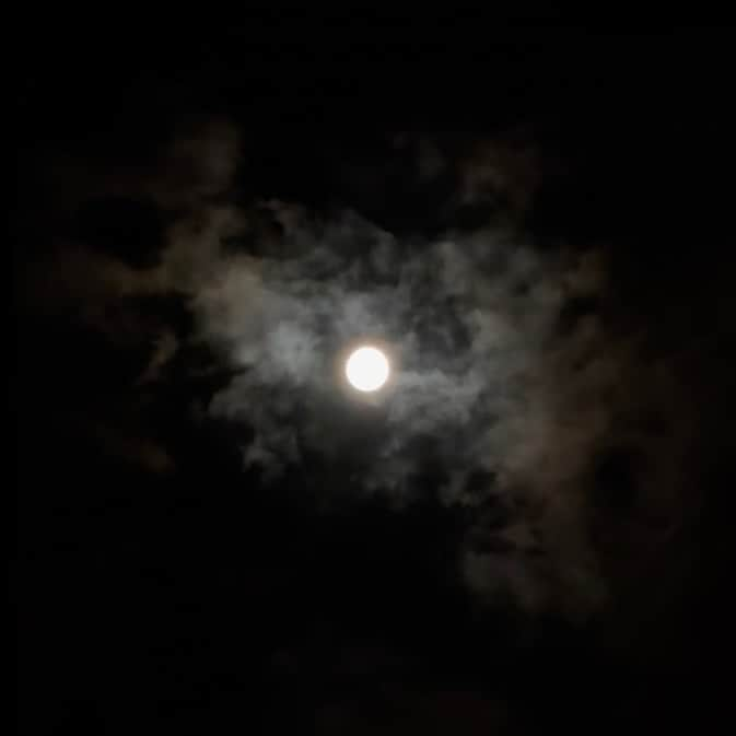 早見優のインスタグラム：「Last night was a full moon on the night of the Mid-Autumn Harvest Moon. It will be another 7 years until these two overlap again.  Last night’s Harvest moon was beautiful.  A bit cloudy, but the moon was so bright.   #moon #harvestmoon #autumn #満月 #fullmoon #中秋の名月 #🌕」