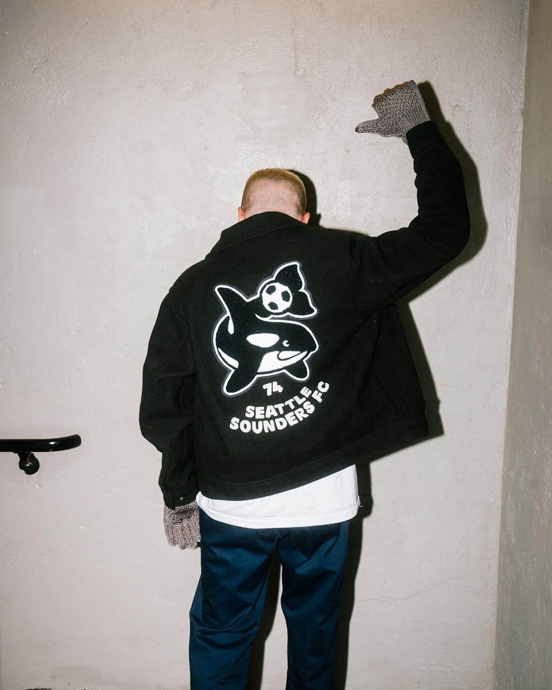 マックルモアーさんのインスタグラム写真 - (マックルモアーInstagram)「Something’s coming 🤫⚽️… Swipe to see @soundersfc」9月30日 8時16分 - macklemore