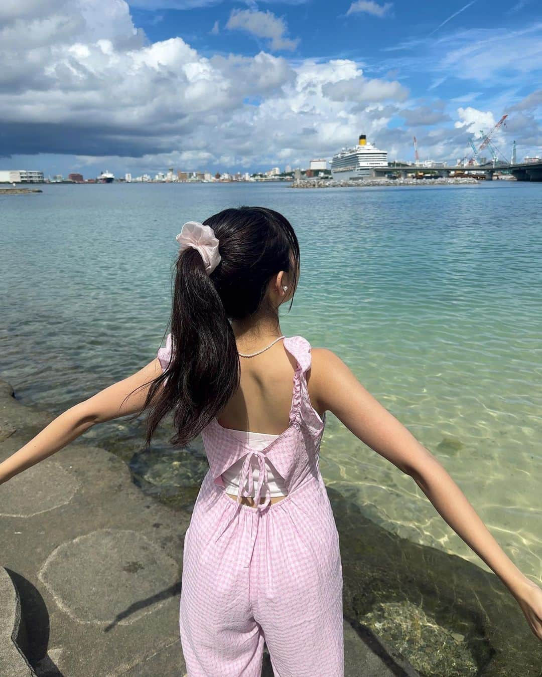 豊田留妃さんのインスタグラム写真 - (豊田留妃Instagram)「おーはよーーう！沖縄の海で🙋🏾‍♀️  こないだ、いろいろ写真チェックしてきたよ〜🤭 解禁楽しみだなー」9月30日 8時17分 - runstagram_717