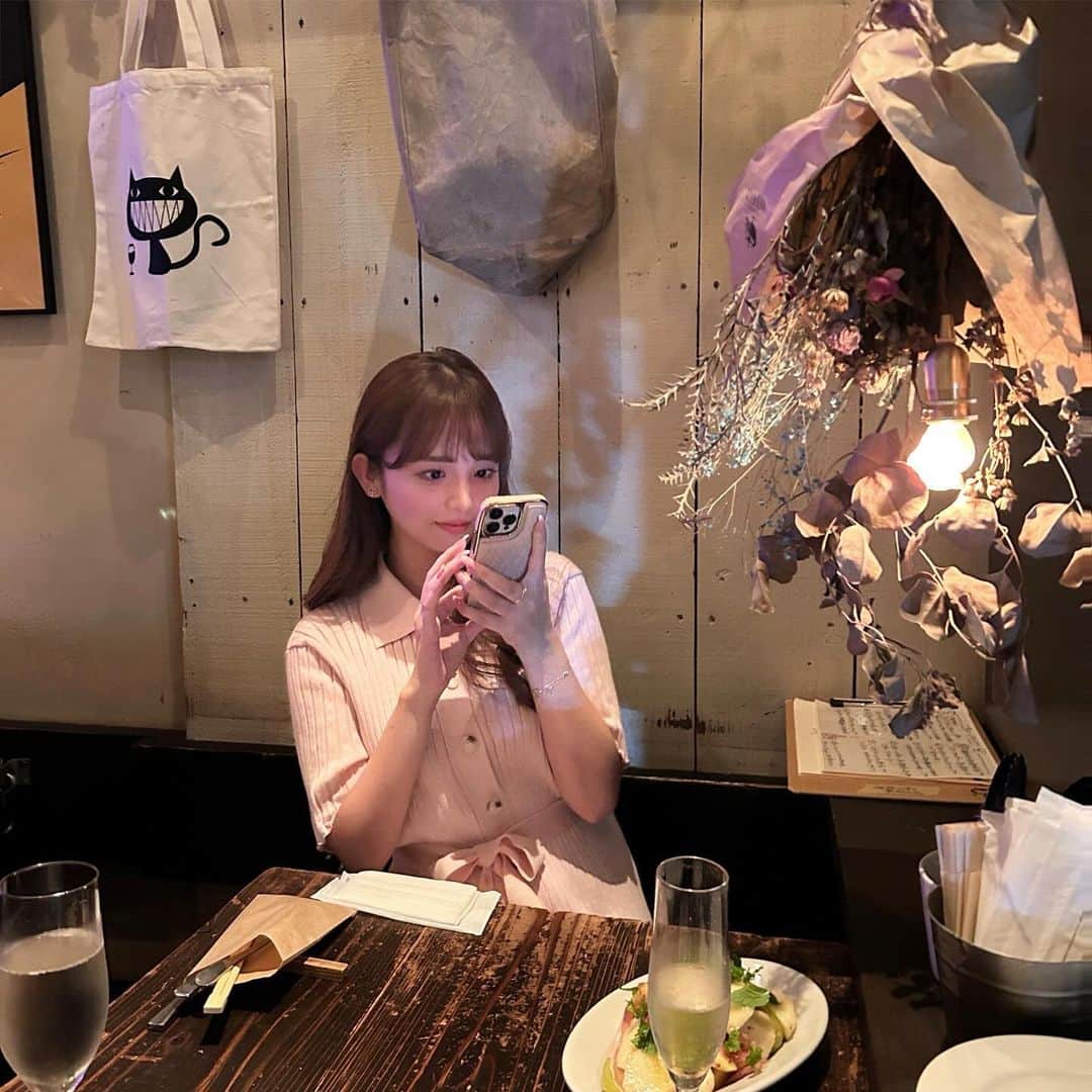 横山紗弓さんのインスタグラム写真 - (横山紗弓Instagram)「🐈‍⬛💐🥂」9月30日 19時14分 - 1129sym