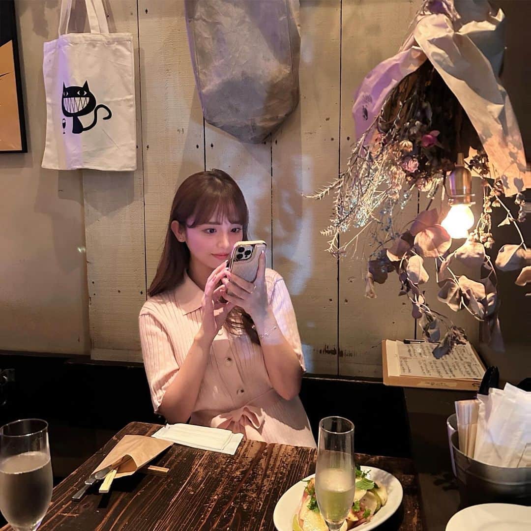 のインスタグラム：「🐈‍⬛💐🥂」