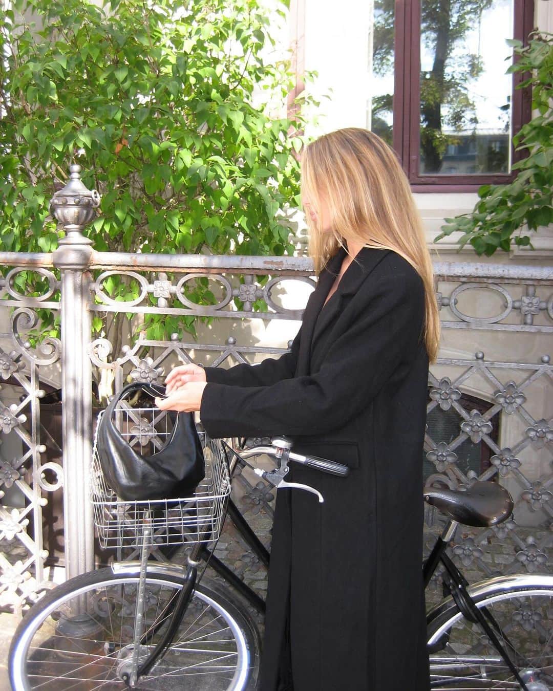 Mathilde Goehlerのインスタグラム：「Finally coat weather ♥️」
