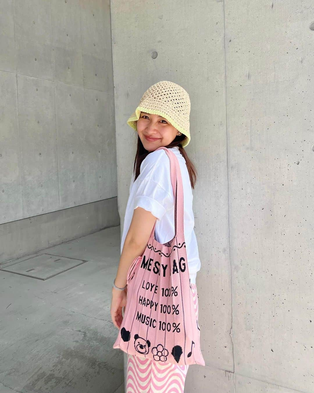 有華(ゆか) のインスタグラム：「2023年🌝9月🌝 . ①毎日持ち歩いてるmessy bag🛍️(予約受付中だよ) ②本人歌唱してみたら88点☺️💦んでやねん ③太鼓の達人の楽しさを改めて知った夜🥁 ④じゃがいも切ってたらミッフィーの仲間出てきたんかなおもた日🤭 ⑤大分の鶏天美味しすぎて時止まった図😳 ⑥嫌なこと全部吹っ飛ぶ最高メンバーマリオカート🚗 ⑦ずっと我慢してたポテチ解放した日🥔 ⑧こじろうは世界を救う🐶🌍 ⑨今夏履き倒したサンダル👡LOVE ⑩びくドン行ったらマストでいちごミルクとこれです あ、嘘ポテトもつける🍟 . 夏から秋になった1ヶ月やったね〜 そばにいてくれる人のお陰で笑ってる写真が多かった🤳 来月はいよいよリリース月だ！ﾄﾞｷﾄﾞｷﾄﾞｷ」