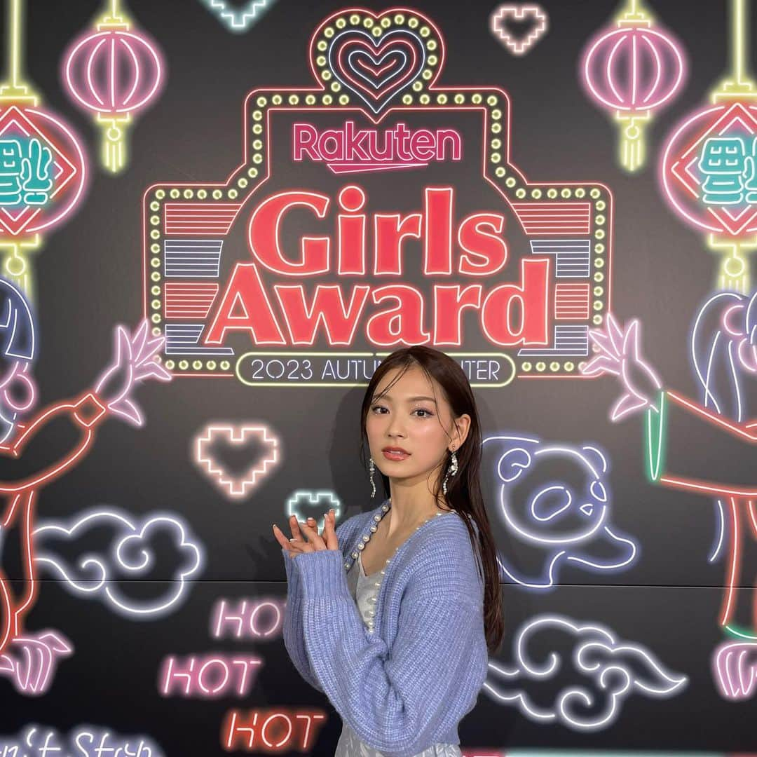 最上奈那華のインスタグラム：「👠🪄  .  .  .  Rakuten GirlsAward 2023 A/W  #GirlsAward #ガールズアワード  #ガルアワ #ガルアワ2023aw #lilliancarat」