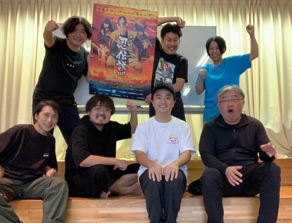 長谷川ヨシテルのインスタグラム：「今日は次の土日に開催する舞台の稽古に行ってきましたよ〜！  私も忍城おもてなし甲冑隊さんに混ざって出演します！ 今年も楽しい舞台になりそうです〜  こちらに返信いただければチケットを準備しておきますので、お気軽にどうぞ〜🥷  🏯10/7(土)・8(日) 舞台『忍伝説2023』 https://www.gyoda-kankoukyoukai.jp/18254」