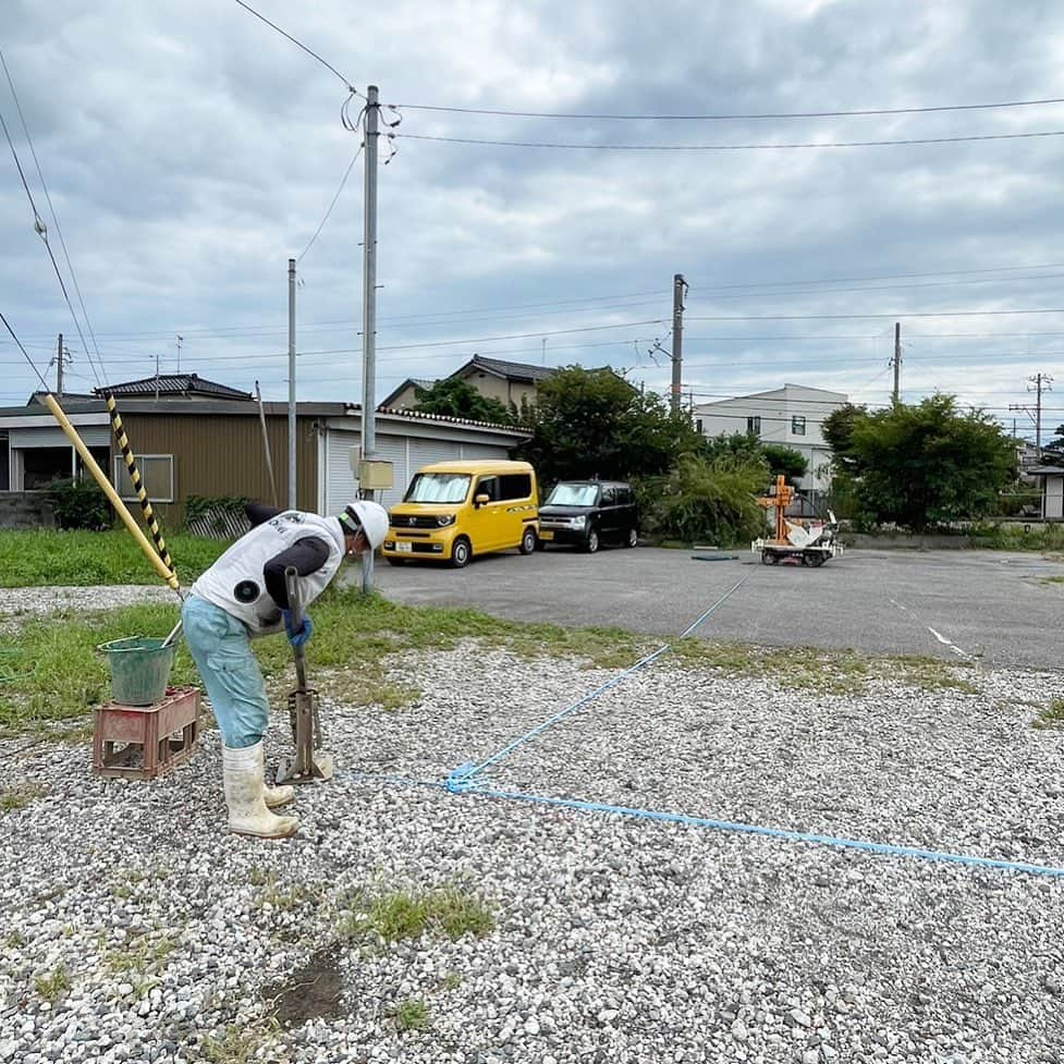 ミントゥの家さんのインスタグラム写真 - (ミントゥの家Instagram)「富山県砺波市の住まいと庭のリフォーム屋さん𖤣𖥧𖥣𖡡𖥧𖤣 株式会社ミズカミです　@mintou__home  ┈┈┈┈┈┈┈┈┈┈┈┈┈┈┈┈┈┈┈┈ 富山市新築工事の様子です！  地盤調査をしていました✨  ♦︎最新情報はHPにて随時更新♦︎  @mintou__home プロフィールリンクより  また、40代、50代の家づくりの情報をYouTubeミズカミちゃんねるでも発信していきます！  https://youtube.com/channel/UCyKZiAmm8lTqWsR9zZYpJvQ  HPよりYouTubeにアクセスできます。  是非チェックしてみて下さいね☺︎  ┈┈┈┈┈┈┈┈┈┈┈┈┈┈┈┈┈┈┈┈   #株式会社ミズカミ #ミズカミ #富山 #砺波市 #南砺市 #小矢部市 #高岡市 #砺波リフォーム#南砺リフォーム #小矢部リフォーム #高岡リフォーム #新築 #リフォーム #リノベーション #家づくり #自然素材の家 #新築一戸建て #マイホーム #新居 #住宅会社 #戸建て #地盤調査」9月30日 19時10分 - mintou__home