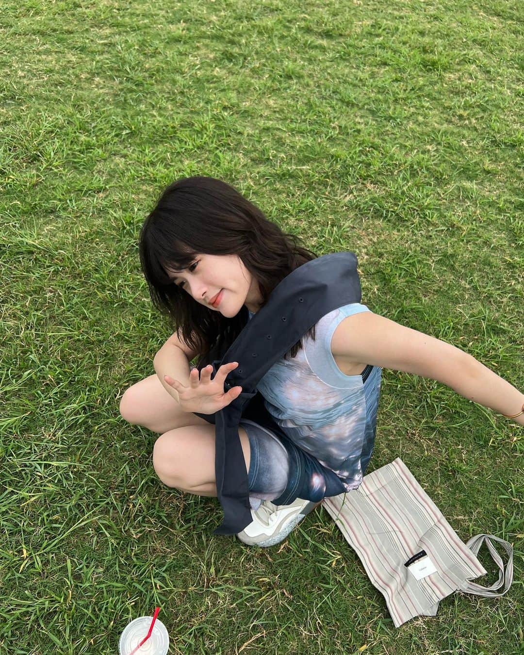 小西桜子さんのインスタグラム写真 - (小西桜子Instagram)「🦢💤  9月、駆け込みで可愛い夏服着れてうれしかった 全身の私服とか載せよう！ と思ったけど、さっきのもこれも半目で寝てる率高め。」9月30日 19時10分 - sakurako_kns