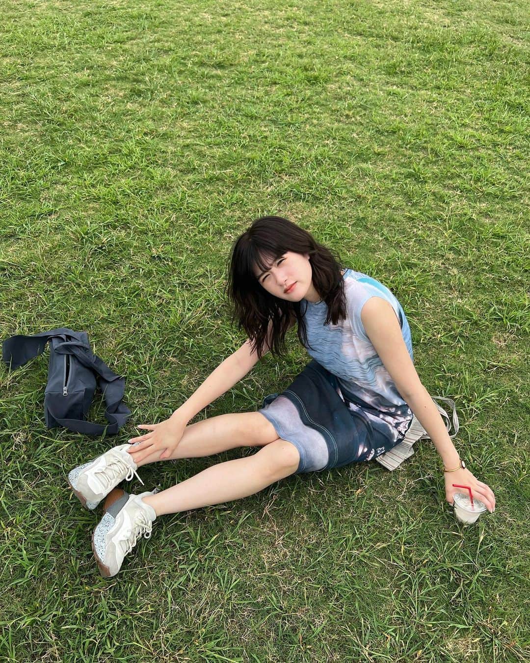 小西桜子のインスタグラム：「🦢💤  9月、駆け込みで可愛い夏服着れてうれしかった 全身の私服とか載せよう！ と思ったけど、さっきのもこれも半目で寝てる率高め。」